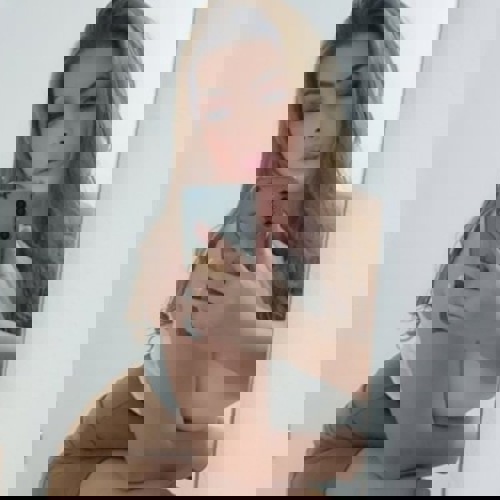 AnnaQuenAV1